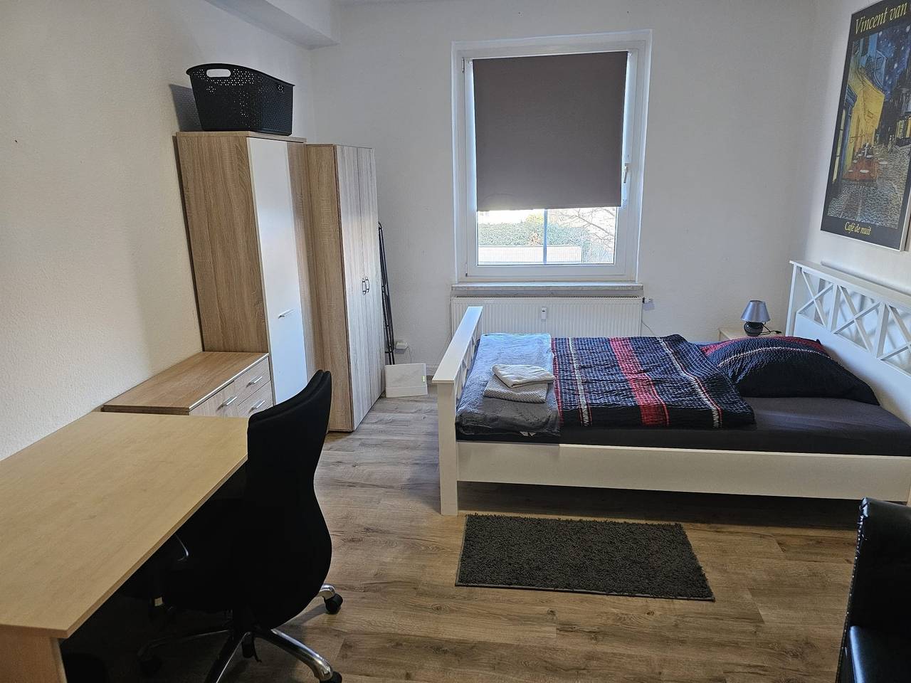 Ganze Ferienwohnung, Voll ausgestattete Monteur- Ferienwohnung direkt an der Raffinerie Leuna in Leuna, Saale-Unstrut