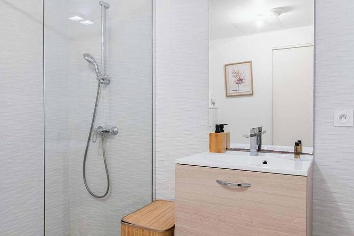 Apartamento entero, Appartement lumineux avec terrasse Courbevoie - 4P in Courbevoie, Altos del Sena