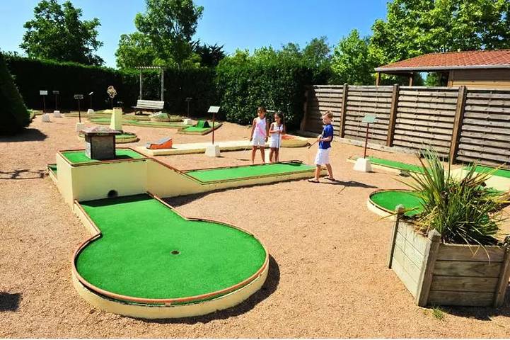 Mobil home pour 10 personnes, avec sauna ainsi que piscine et terrasse, animaux acceptés à Saint-Vincent-sur-Jard - 4