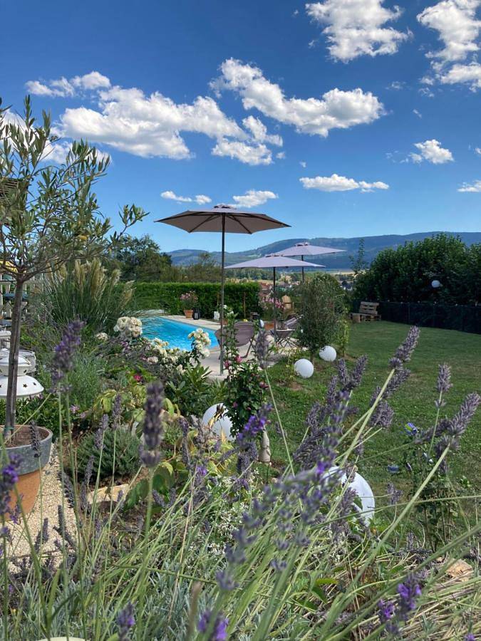 Cottage pour 2 personnes, avec vue ainsi que jardin et piscine dans Alle