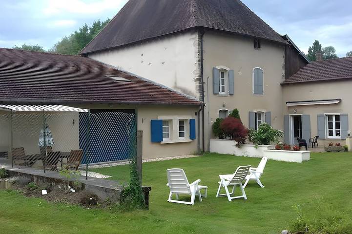 Gîte pour 5 personnes, avec terrasse et jardin à Isches