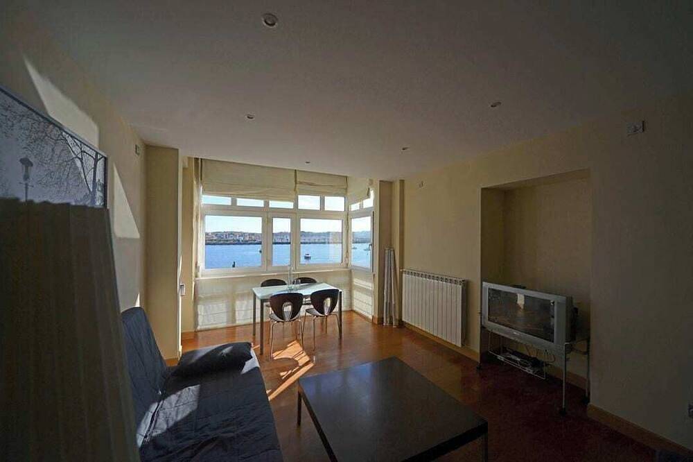 Entire apartment, Paseo Butrón by Basquelidays in Hondarribia, Basque Coast (Spain)