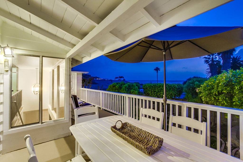 Gegenüber dem weißen Sand von Moonlight Beach - Full Ozean / Beach View in Encinitas, San Diego County