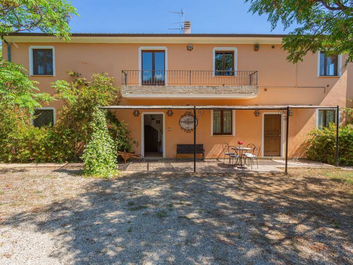 Location de vacances pour 10 personnes, avec jardin à Mosciano Sant'Angelo