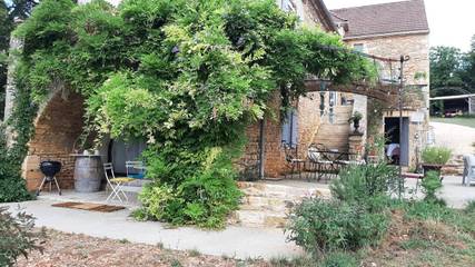 Gîte pour 2 personnes, avec jardin et piscine ainsi que vue et terrasse à Saint-Martin-le-Redon