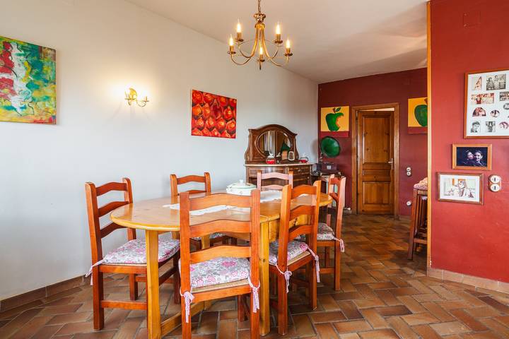 Apartamento entero, Estudio privado 'Can Mussol' con terraza, balcón y Wi-Fi in San Hilario Sacalm, Provincia de Gerona