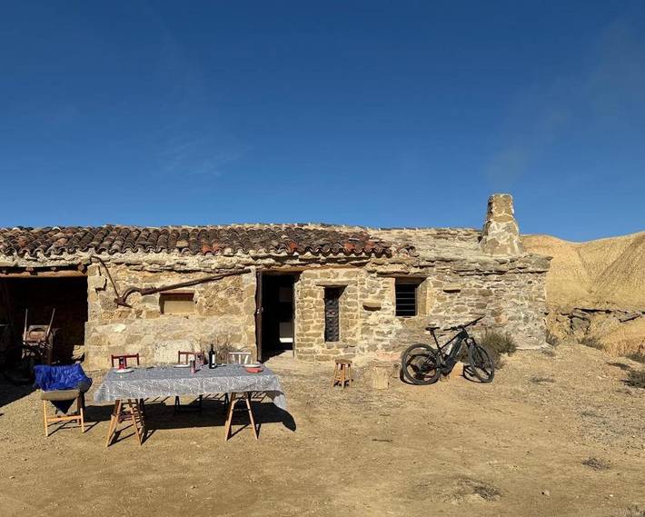 Gîte pour 5 personnes, avec vue et terrasse, animaux acceptés à Arguedas - 2