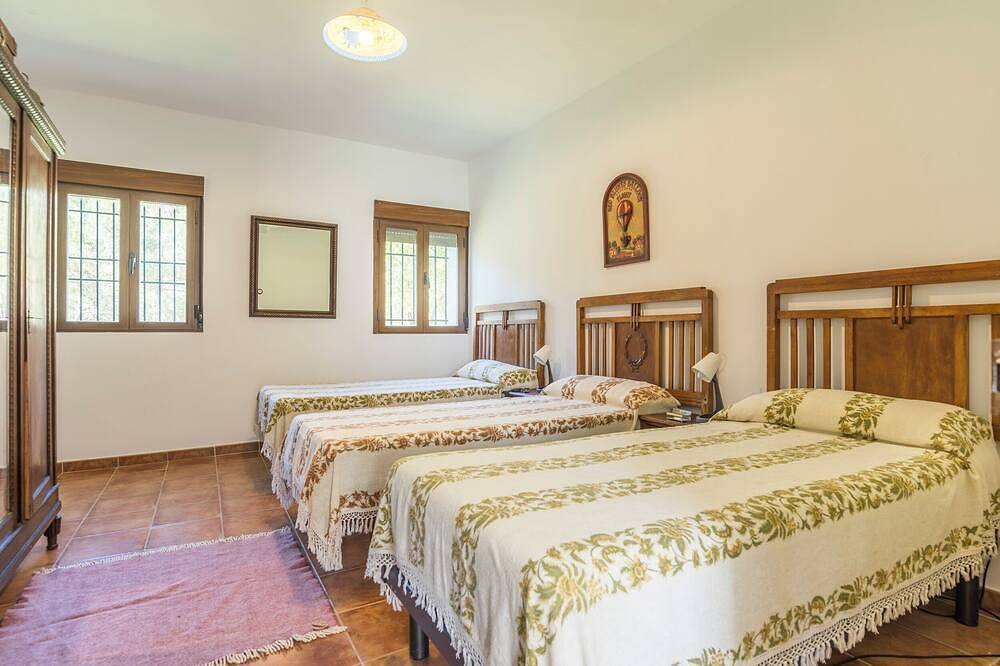 Casa con piscina en el campo 11 a 14 personas, ideal para grupos in Horcajo de Santiago, Provincia de Cuenca