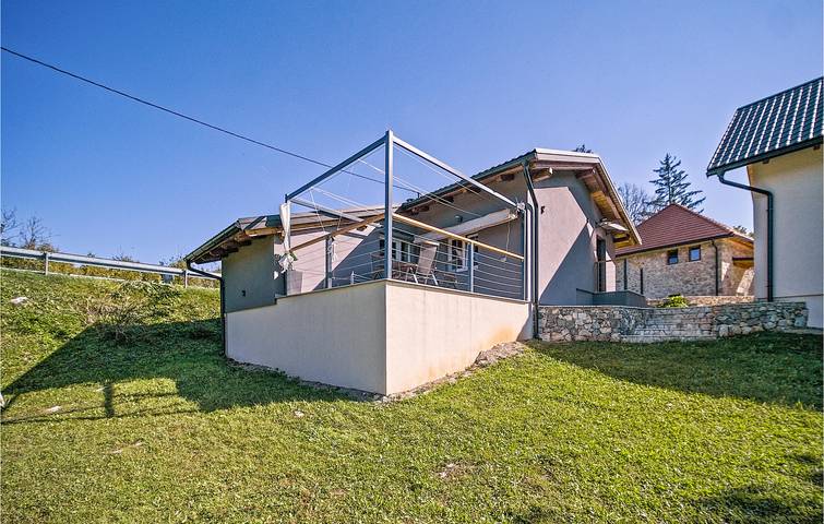 Modernes Apartment mit 2 Schlafzimmern, Pool und Terrasse, nur wenige Schritte vom Fluss Lička Jesenica entfernt in Karlovac und Umgebung