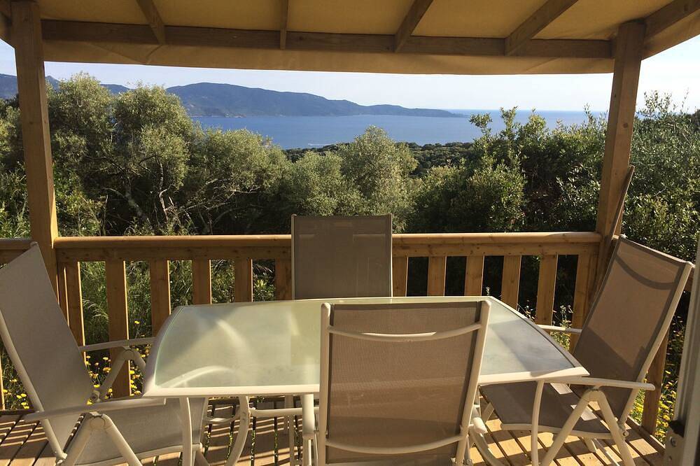 Air-conditioned mobile home facing the Gulf of Valinco 10 minutes from the beach in Olmeto, Arrondissement de Sartène