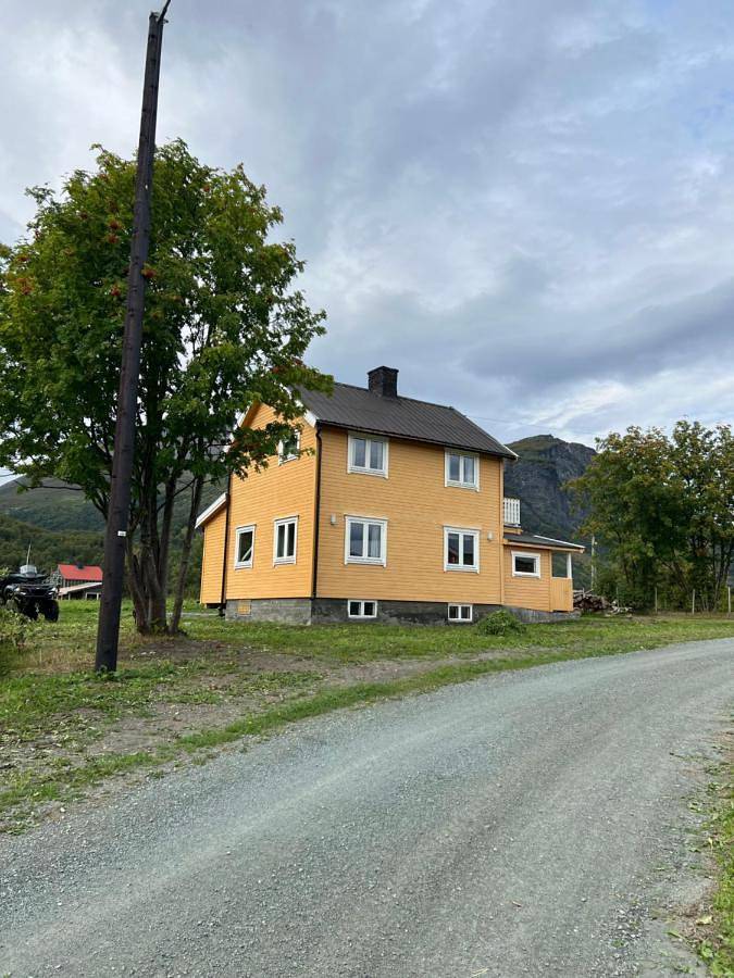 Ferienhaus für 5 Personen, mit Sauna und Garten sowie Ausblick in Lyngen