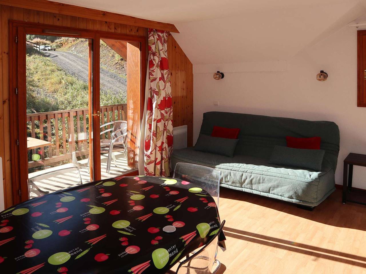 Entire apartment, Luxurious Ski-In/Ski-Out Apartment with Pool, Sauna, Hamam & Balcony View - Sleeps 4 in Les Orres, Écrins National Park
