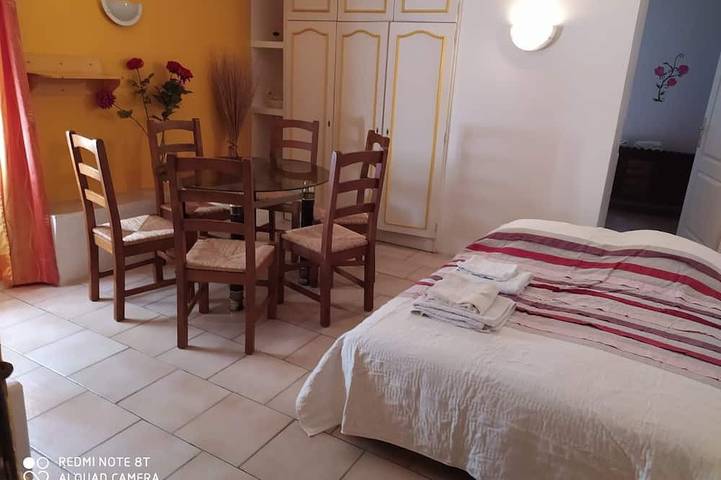 Gîte pour 8 personnes, avec jacuzzi et jardin dans La Chapelle-de-Guinchay - 2