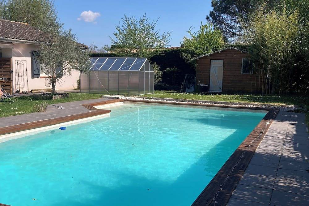 Chambre et Salle de bain in Gragnague, Toulouse et ses environs