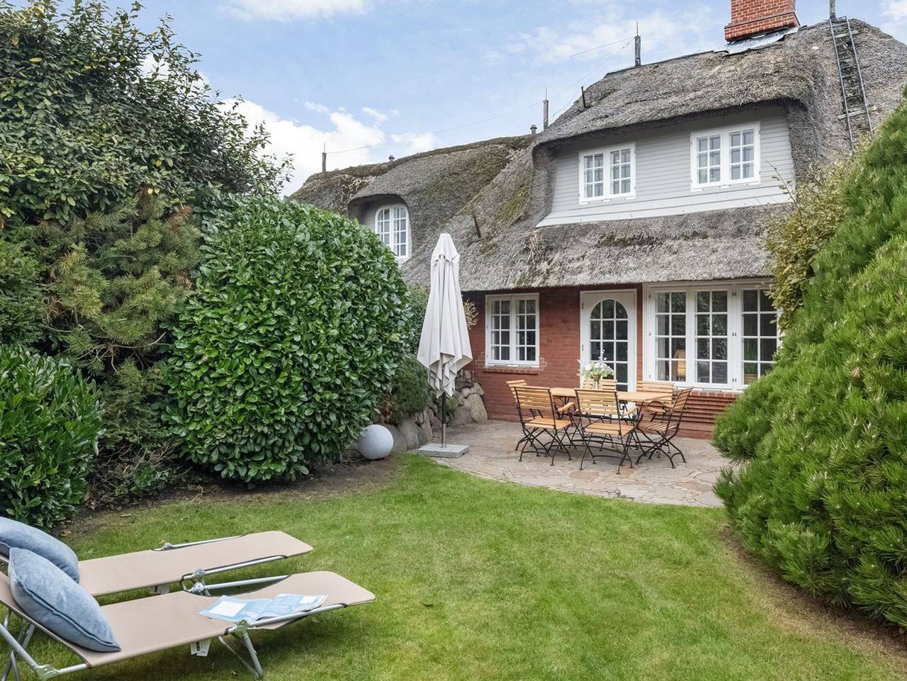 Haus Kamp - Exklusives Reetdachhaus für 6 Pers. mit Sauna, Kamin, Garten, Pkw-Stellplatz. in Kampen (Sylt), Sylt