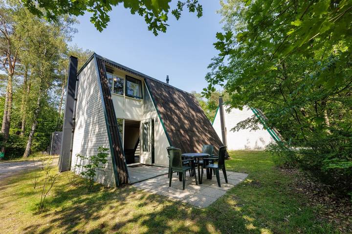Bungalow für 4 Personen, mit Balkon/Terrasse und Terrasse sowie Garten