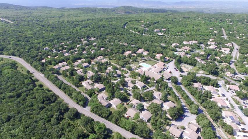 Parc de vacances pour 7 personnes, avec piscine et terrasse