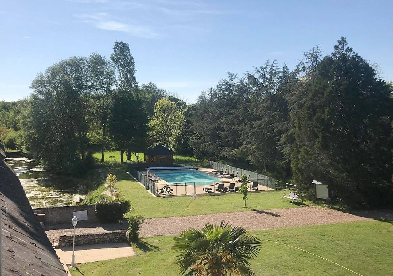 Double Room with Private Bathroom in Hommes, Région de Tours