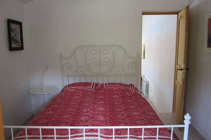 Location de vacances pour 2 personnes, avec piscine et jardin, animaux acceptés à Cornillon - 2