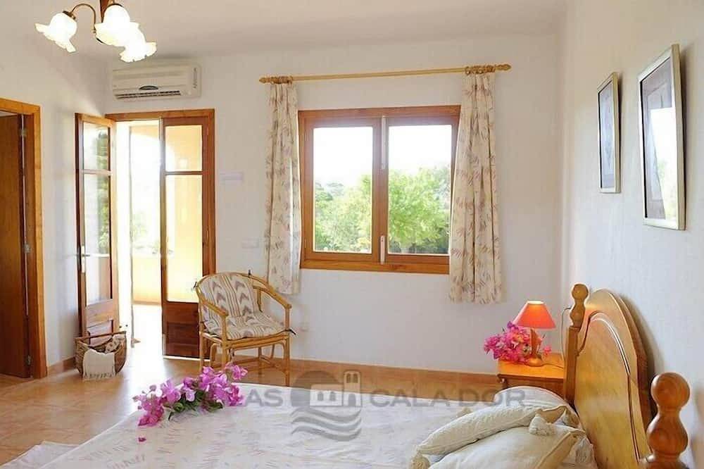 Ferienhaus in Strandnähe, Haupt- und Nebenhaus, privater Pool,  grosser Garten in Santanyí, Mallorcas Küste