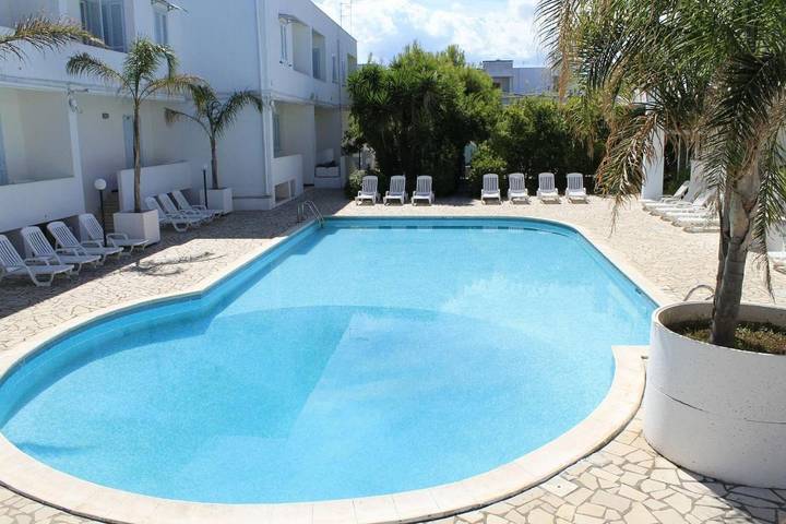Appartamento per 5 persone, con Balcone e Terrazza nonché Giardino e Piscina per bambini a Marina di Ostuni