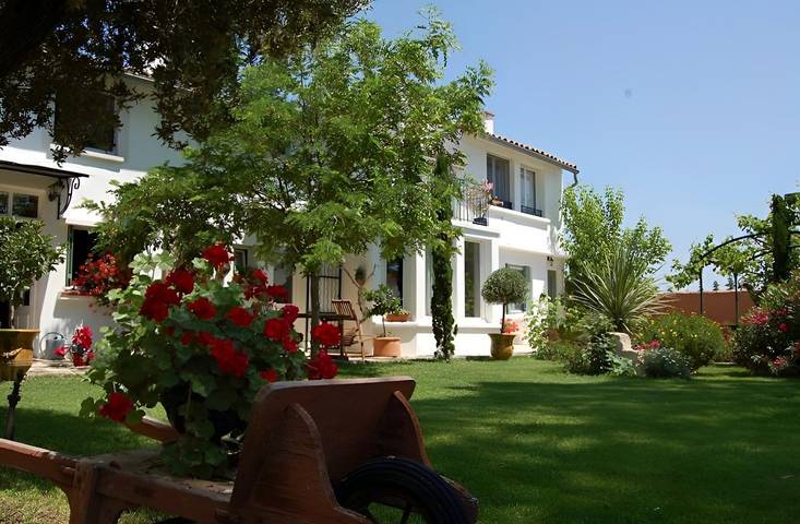 Location de vacances pour 2 personnes, avec Terrasse et Jardin ainsi que Piscine et Sauna à Saint-Laurent-d'Aigouze
