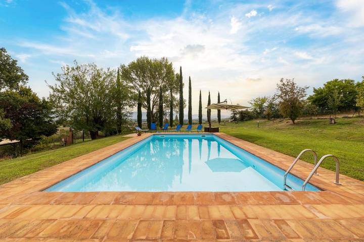 Location de vacances pour 9 personnes, avec jardin ainsi que vue et piscine à Bevagna - 4