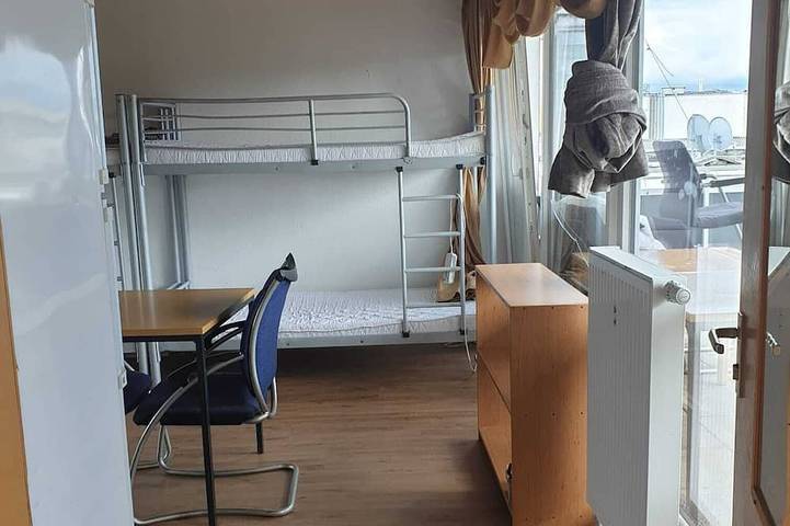 Ganze Wohnung, 6-Bett Ferienwohnung mit Terrasse in Ditzingen, Nordschwarzwald