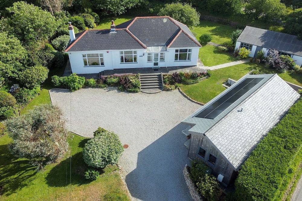 Holiday Rental for 11 People in St Agnes, Cornwall