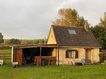 Gîte pour 2 personnes, avec vue ainsi que jardin et terrasse à Parigné-l'Évêque