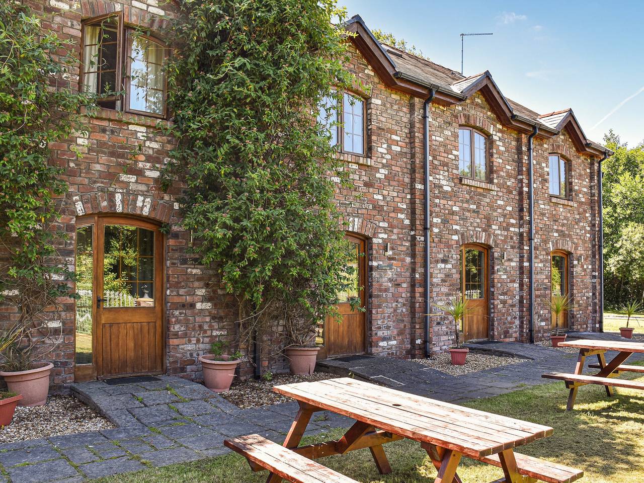 Log Cabin for 6 People in Swansea region