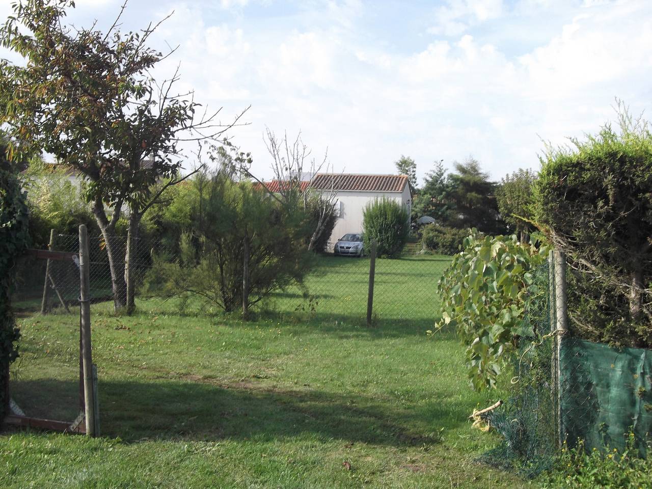 Maison individ. au calme, 1,5 km plage, grd terrain arboré, proche commerces, 1 ch., Tv câble, animaux ok. in La Tranche-sur-Mer, Vendée