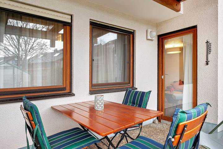 Hel lejlighed, Apartment 'Löwenzahn' with Mountain View, Private Terrace and Wi-Fi in Unterkirnach, Central Black Forest