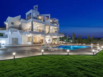 Ferienhaus für 14 Personen, mit Garten und Terrasse sowie Pool in Rhodos Stadt