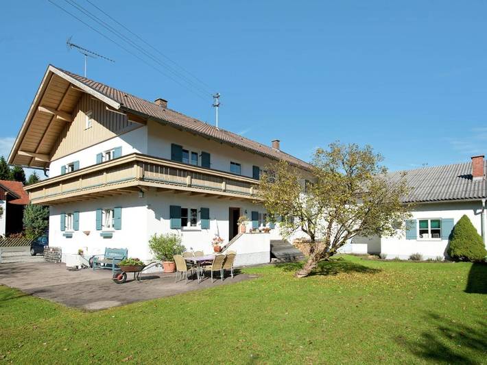 Ferienwohnung für 5 Personen, mit Balkon und Terrasse sowie Garten in Prem