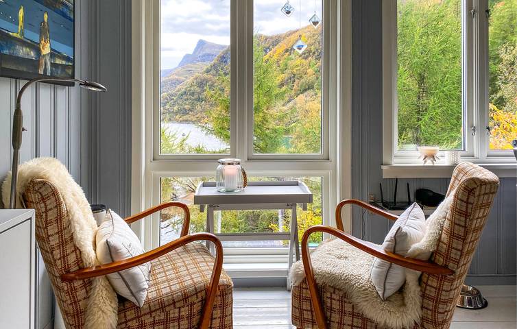Ferienhaus für 8 Personen mit Terrasse in Vågsøy