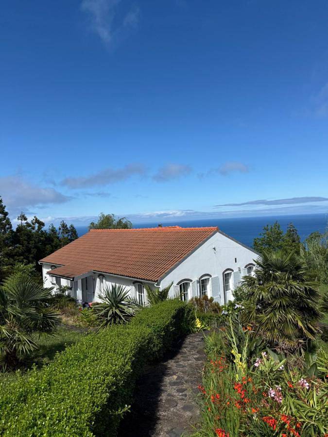Casa rural para 4 personas, con Balcón y Terraza además de Jardín y Vistas en Santa Cruz das Flores