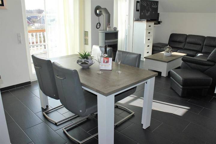 Ferienwohnung für 5 Personen, mit Balkon und Whirlpool sowie Sauna und Seeblick