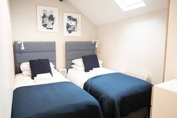 Holiday Home for 12 People in Holt, Norfolk, Photo 1