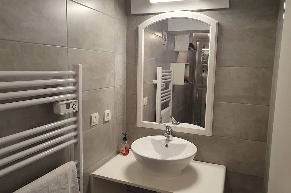 Entire apartment, Stylish apartment in chalet, Val d'Abondance-Portes du Soleil / 0 in Vacheresse, Thonon-les-Bains region