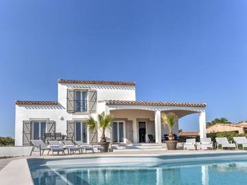 Location de vacances pour 8 personnes, avec jardin et piscine à Aigne