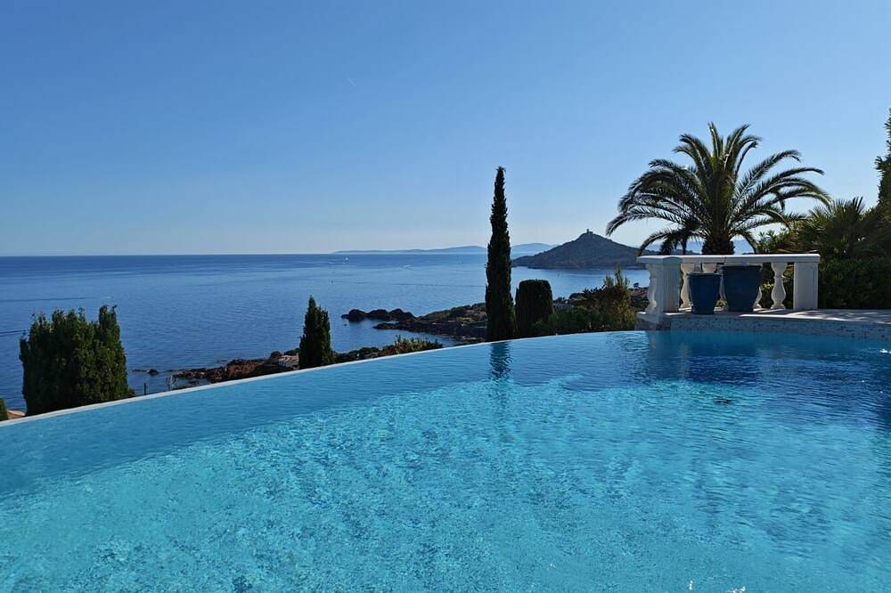 Exceptional Sea View Villa Saint Raphael 15 'walking from The Beach in Anthéor, Saint-Raphaël