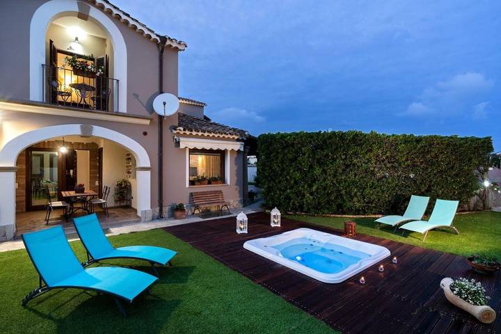 Bed and Breakfast für 2 Personen, mit Balkon und Whirlpool sowie Garten und Ausblick in Pula (Italien)