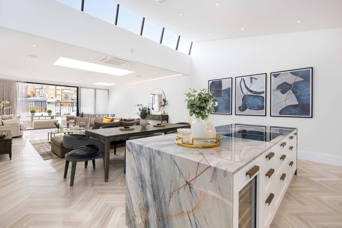 Entire apartment, 1 Min Walk to Harrods   Knightsbridge Duplex in Kensington and Chelsea, London