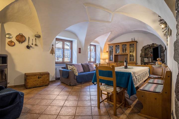 Apartamento inteiro, Apartamento "Jasmine" perto do lago com vista para a montanha in Molina di Ledro, Ledro