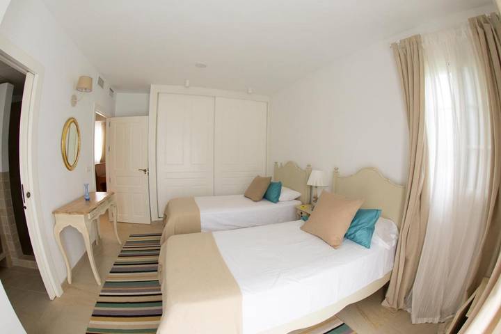 Chalet para 10 personas, con piscina además de jardín y vistas, Se admiten mascotas en Valle de Lecrín - 2