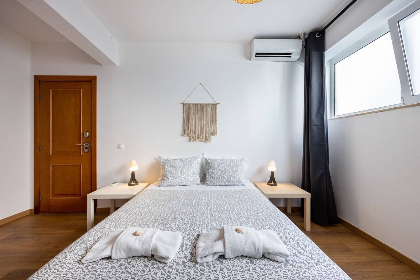 Habitación 'Maria' con terraza compartida, Wi-Fi y aire acondicionado in São Sebastião, Lagos