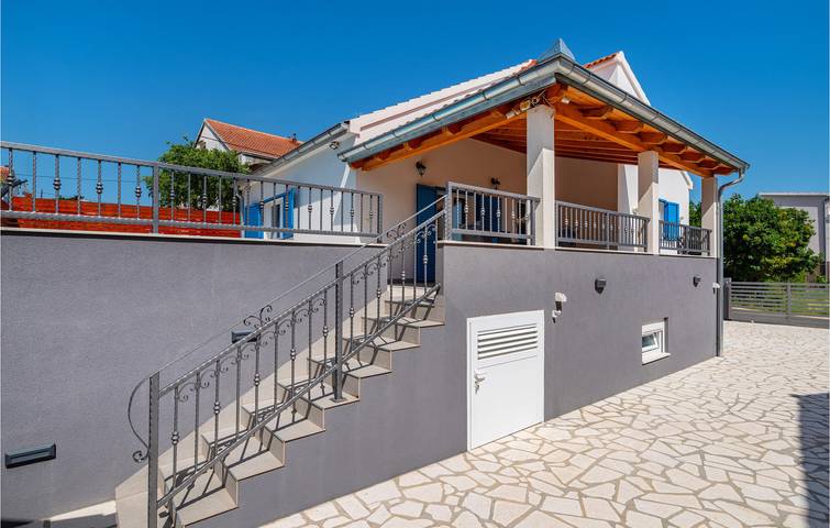 Ferienhaus für 6 Personen, mit Terrasse und Pool in Maslenica - 4