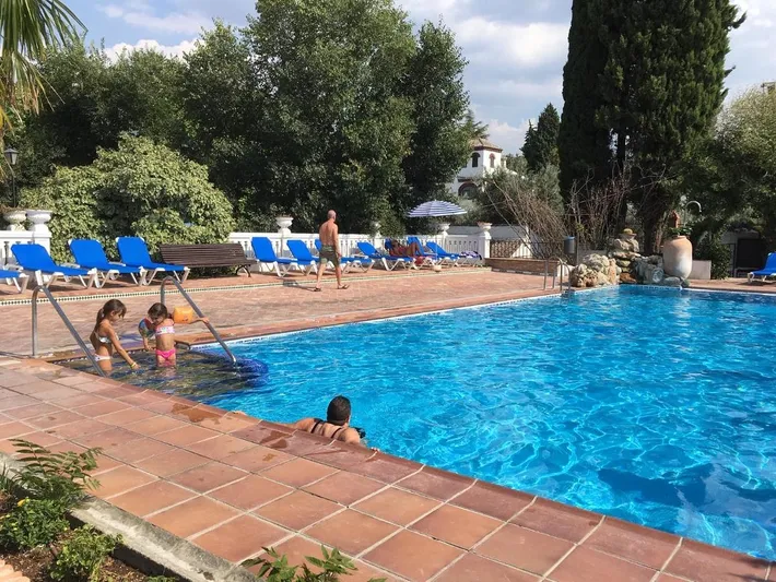 Camping für 4 Personen, mit Garten und Pool - 1