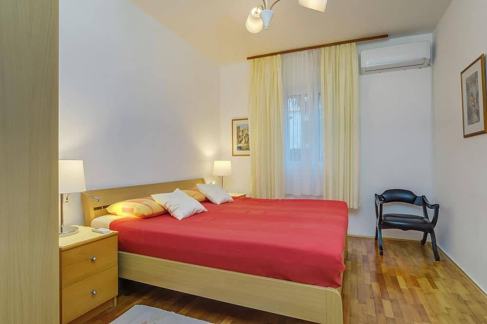 Ganze Wohnung, Fewo mit Meerblick, großer Terrasse, Garten, Parkplatz, Klima in jedem Zimmer in Mali Lošinj, Lošinj